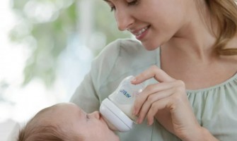 انتخاب بهترین شیشه شیر برای نوزاد