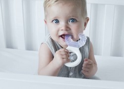 راهنمای کامل خرید انواع دندانگیر نوزاد